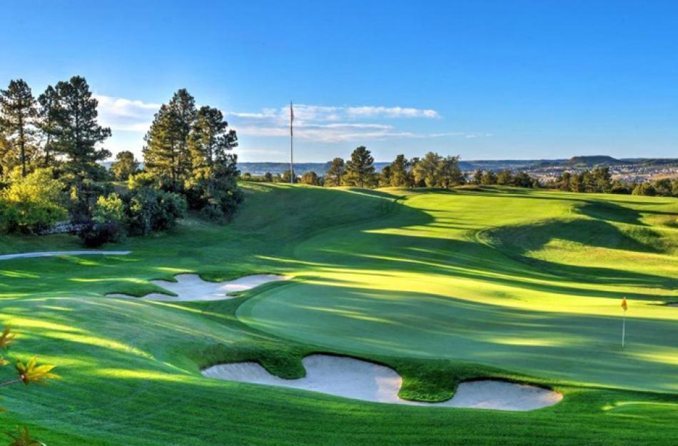 view of a golf course